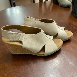 Women’s wedges size 7